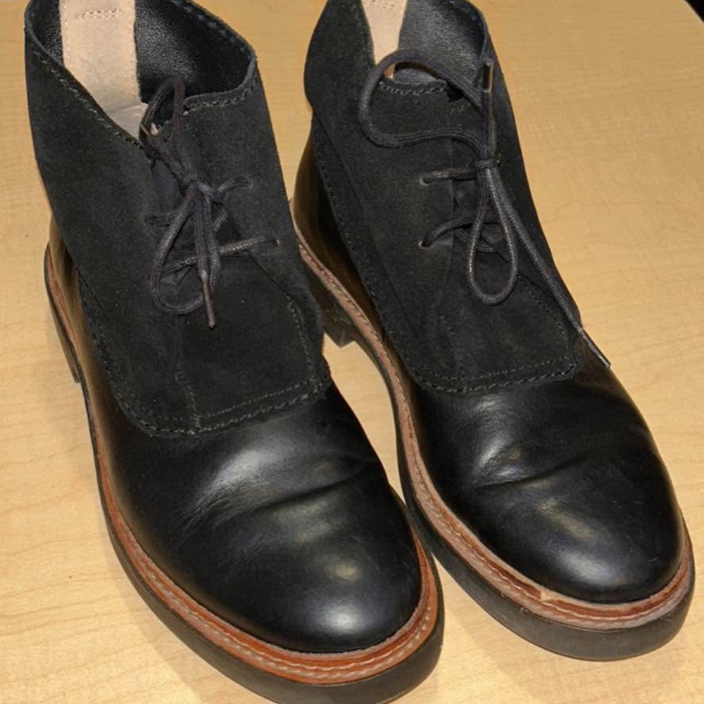 CLARKS Trace Black Leather and Suede Ankle Boots - women’s 7